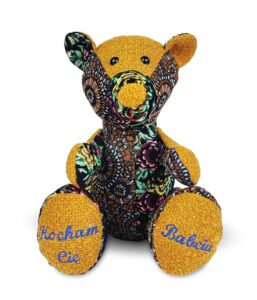 mis uszyty z ubran doroslych pamiatka w postaci misia z ubran doroslych