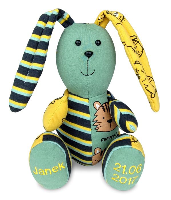 krolik pluszak maskotka szyta recznie na zamowienie z ubranek dzieciecych z personalizacja