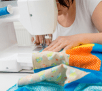 szycie na maszynie kocyka patchwork